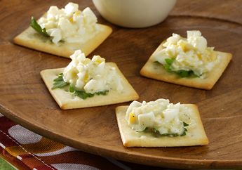 Bimsalabim! Ciptakan Lezatnya Egg Onions and Crackers dalam 20 Menit