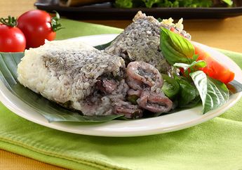 Santap Siang dengan Nasi Bakar Cumi Hitam, Dijamin Sedap