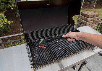 Sebelum Pesta BBQ, Bersihkan Alat Bakar Dengan Cara Mudah Ini