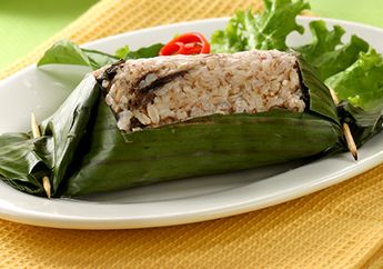 Santap Siang Lezat & Kaya Serat dengan Menu Nasi Bakar Tongkol Kemangi