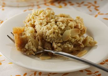 Maniskan Hari dengan Baked Apple Crumble yang Mudah Dibuat Ini