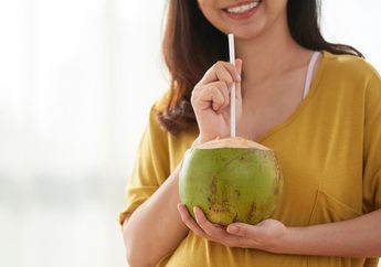 5 Alasan Mengapa Ibu Hamil Perlu Minum Air Kelapa Muda