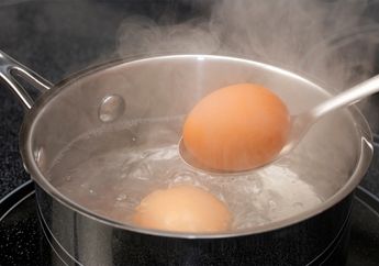 Sebal Karena Telur Rebus Mudah Pecah? Tidak Akan Lagi Kalau Ikuti Tips Ini!