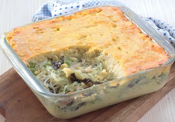 Cukup Tiga Langkah, Kita Bisa Sarapan Enak dengan Pastel Tutup Opor Ayam, Lo!