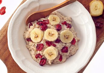 Ajak Keluarga Sarapan Sehat dengan Semangkuk Havermut Gula Merah Kismis Pisang, Yuk!