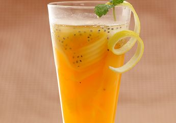 Habis Gerah Terbitlah Adem, Cuma Dengan Punch Jeruk Kelapa Muda Ini Lo Kuncinya!