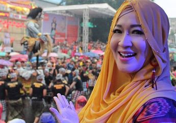 Berkutat dengan Dapur, Okie Agustina Mantan Istri Pasha 'Ungu': Gimana Mau Jadi 'Emak' Sosialita