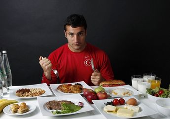 Kalau Ketahuan Makan Ini, Pesepakbola Akan Didenda 5 Juta Rupiah Oleh Pelatihnya! Kenapa, Ya?