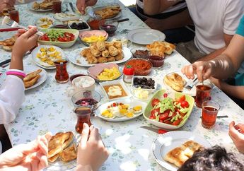 Tanpa Disadari, 5 Kebiasaan Makan Tak Sehat Ini Sering Dilakukan, Bikin Puasa Jadi Tidak Nyaman