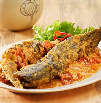 Rich-Flavored Lele Goreng Mangut Makes a Satisfying Lunch Dish