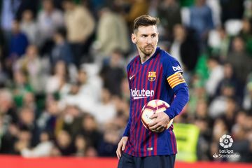 Ekspresi megabintang Barcelona, Lionel Messi, seusai membawa timnya mengalahkan Real Betis dalam laga Liga Spanyol di Stadion Benito Villamarin, Minggu (17/3/2019).