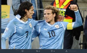 Edinson Cavani dan Diego Forlan saat membela timnas Uruguay.