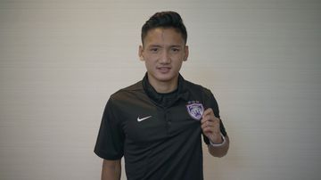 Pemain Indonesia, Syahrian Abimanyu saat diperkenalkan Johor Darul Takzim ke publik.