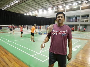 Asisten pelatih ganda campuran nasional Indonesia, Nova Widianto, berpose di sela-sela latihan di hall pelatnas PP PBSI di Cipayung, Jakarta Timur, Rabu (10/2/2021).