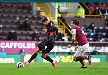 Roberto Firmino cetak gol pada babak pertama laga Burnley versus Liverpool