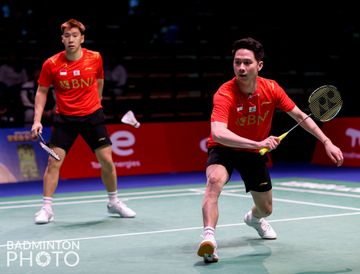 Pasangan ganda putra Indonesia, Marcus Fernaldi Gideon/Kevin Sanjaya Sukamuljo, saat menjalani pertandingan melawan wakil NBFR (Rusia) Vladimir Ivanov/Ivan Sozonov pada penyisihan Grup C Sudirman Cup 2021 di Energia Areena, Vantaa, Finlandia, Minggu (26/9/2021).