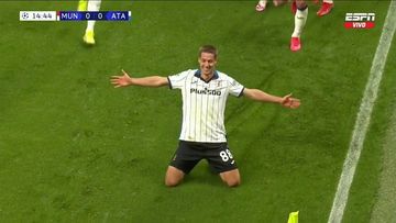 Pemain Atalanta, Mario Pasalic, merayakan gol ke gawang Manchester United di Stadion Old Trafford dalam matchday ketiga Grup F Liga Champions 2021-2022, Rabu (20/10/2021) waktu setempat atau Kamis pukul 02.00 WIB.