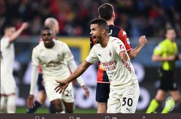 Selebrasi gelandang AC Milan, Junior Messias, usai mencetak gol ke gawang Genoa