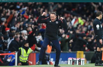 Ekspresi Ralf Rangnick dalam laga debutnya bersama Manchester United yang meraih kemenangan 1-0 atas Crystal Palace pada laga pekan ke-15 Liga Inggris 2021-2022.