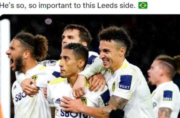 Gelandang Leeds United, Raphinha, merayakan gol ke gawang Chelsea dalam laga Liga Inggris di Stadion Stamford Bridge, Sabtu (11/12/2021).