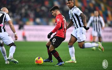 AC Milan hobi melakukan blunder yang berujung gol sehingga mereka takluk Udinese di babak pertama.