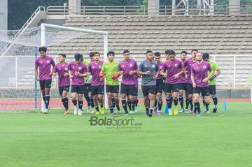 Skuat timnas U-23 Indonesia (skuad timnas U-23 Indonesia) sedang berlatih di Stadion Madya, Senayan, Jakarta, 12 April 2022.