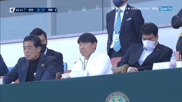 Pelatih timnas Indonesia, Shin Tae-yong, menonton langsung laga Ansan Greeners vs Daejon Hana Citizen, Minggu (24/4/2022).
