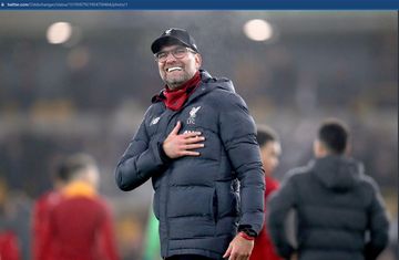 Pelatih Liverpool, Juergen Klopp, coba dirayu untuk bertahan di Anfield.