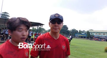 Shin Tae-yong memimpin sesi latihan Timnas U-19 Indonesia