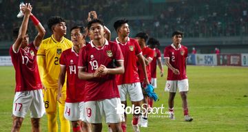 Para pemain timnas Indonesia setelah laga melawan Thailand di Grup A Piala AFF U-19 2022, Rabu (6/7/2022) di Stadion Patriot Candrabhaga, Bekasi.