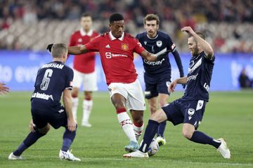 Striker Manchester United, Anthony Martial, beraksi dalam laga pramusim Liga Inggris kontra Melbourne Victory di Stadion Melbourne Cricket Ground, 15 Juli 2022.
