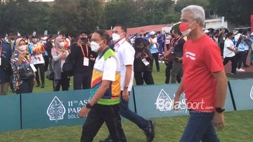Menpora Zainudin Amali bersama Gubernur Jawa Tengah Ganjar Pranowo dan Ketua Umum PSSI Mochamad Iriawan menghadiri Victorcy Ceremony cabor CP Football ASEAN Para Games 2022, Solo, Jumat (5/8/2022)