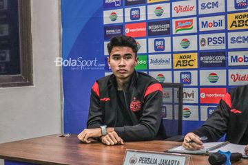 Bek Persija Jakarta, Muhammad Ferarri, nampak hadir dalam sesi jumpa pers pada 1 Oktober 2022.