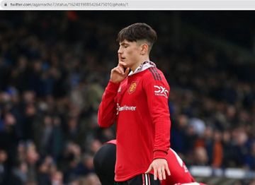 Selebrasi wonderkid Manchester United, Alejandro Garnacho, usai mencetak gol ke gawang Leeds United pada partai pekan ke23 Liga Inggris 2022-2023 di Ellan Road, Minggu (12/2/2023).