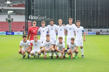 Skuat timnas U-20 Selandia Baru (skuad timnas U-20 Selandia Baru) sedang berfoto bersama jelang berlaga dalam pertandingan turnamen Mini Internasional di Stadion Gelora Bung Karno, Senayan, Jakarta, Jumat (17/2/2023).