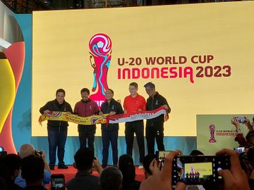 Ketua Umum PSSI, Erick Thohir (kiri), Menpora, Zainudin Amali, CEO Juara Mochtar Sarman