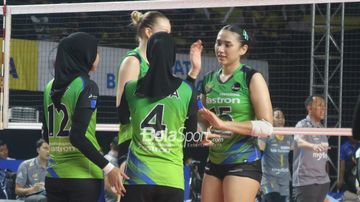 Pemain Jakarta Pertamina Fastron saat menghadapi Bandung bjb Tandamata pada grand final Proliga 2023 di GOR Among Rogo, Yogyakarta, 18 Maret 2023.