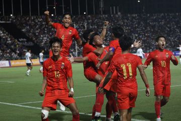 Selebrasi para pemain timnas U-22 Myanmar saat menang 2-0 atas Kamboja dalam laga ketiga Grup A SEA Games 2023 
