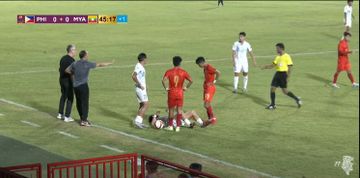 Keributan pemain Myanmar saat lawan Filipina di National Stadium, Phnom Penh, Rabu (10/5/2023). 