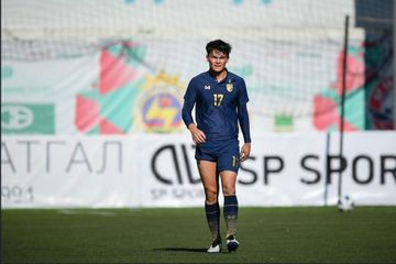 Bek Thailand, Jonathan Khemdee, pernah bikin aksi kontroversial dengan mengamuk di final SEA Games lawan Indonesa. Ia juga membuang medali perak yang ia dapat ke penonton. Kini, ia makin kena batunya dan tak dipanggil timnas Thailand untuk laga kualifikasi Piala Dunia Zona Asia.