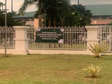 Spanduk larangan untuk suporter tandang di Liga 1 2023/2024