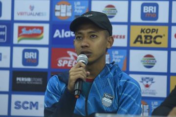 Gelandang Persib Bandung, Beckham Putra, saat memberikan keterangan kepada media setelah duel lawan Barito Putera, Minggu (13/8/2023).