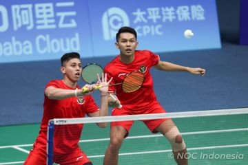 Ganda putra Indonesia, Fajar Alfian/Muhammad Rian Ardianto, saat tampil beraksi di babak perempat final antara Indonesia vs Korea Selatan pada bulu tangkis beregu Asian Games 2022, di Binjiang Gymnasium, Hangzhou, China, Jumat (29/9/2023)