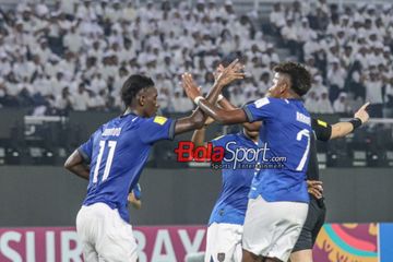Allen Obando (kiri) bersama sejumlah pemain timnas U-17 Ekuador sedang merayakan gol dalam laga babak penyisihan Grup A Piala Dunia U-17 2023 di Stadion Gelora Bung Tomo, Surabaya, Jawa Timur, Jumat (10/11/2023).