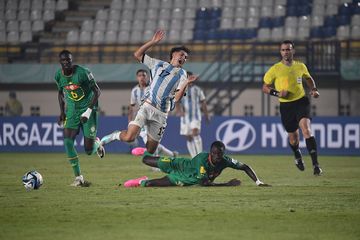 Timnas U-17 Senegal berhasil memuncaki klasemen sementara Grup D Piala Dunia U-17 2023 setelah memecundangi timnas U-17 Argentina 2-1 pada laga pembuka.