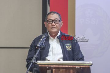 Ketua Badan Tim Nasional (BTN) PSSI, Sumardji, sedang memberikan keterangan kepada awak media di Menara Danareksa, Gambir, Jakarta Pusat, Kamis (14/3/2024) siang.