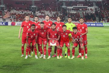 Skuad Timnas Indonesia berfoto di Stadion Utama Gelora Bung Karno, Senayan, Jakarta, Kamis (21/3/2024).