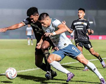 Suasana pertandingan Dewa United vs Persita pada laga pekan ke-30 Liga 1 2023-2024 di Stadion Indomilk Arena, Tangerang, Rabu (27/3/2024).