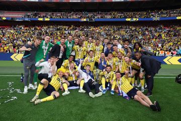 Oxford United berhasil promosi ke Divisi Championship. Pelatih Des Buckingham tak asing dengan sepak bola Asia.