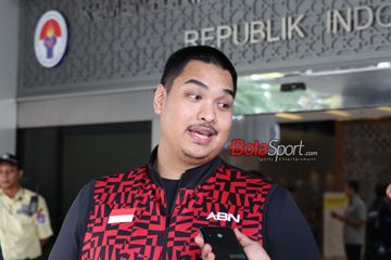 Menteri Pemuda dan Olahraga Republik Indonesia, Dito Ariotedjo, sedang memberikan keterangan kepada awak media di Kantor Kemenpora, Senayan, Jakarta, Selasa (21/5/2024).